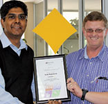 Vinesh Maharaj presenting Kallie with the SAIMC certificate.